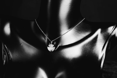 Custom-Made Gold and Diamond Jewelry for Special Momentsの写真素材