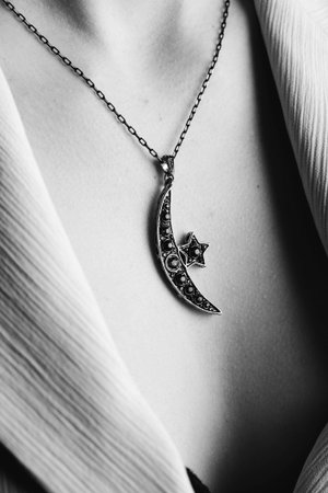 Custom-Made Gold and Diamond Jewelry for Special Momentsの写真素材