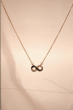 Luxurious Gold and Diamond Jewelry for Anniversary Gifts
