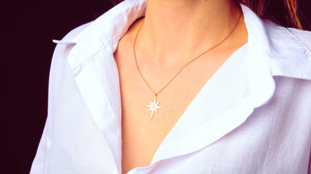 Luxurious Gold and Diamond Jewelry for Anniversary Gifts