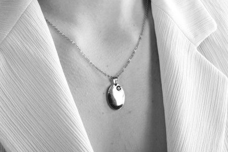 Sophisticated Gold and Diamond Jewelry for Womenの写真素材