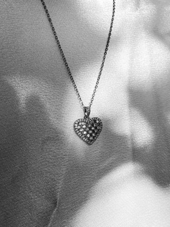 Luxurious Jewelry Pieces: Gold and Diamonds Togetherの写真素材