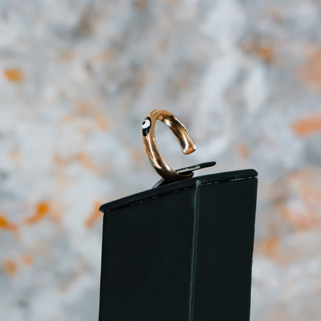 Luxury Bridal Jewelry: Diamonds and Gold Engagement Jewelryの写真素材