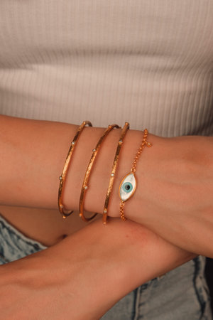 Classic Gold Jewelry with Brilliant Diamonds