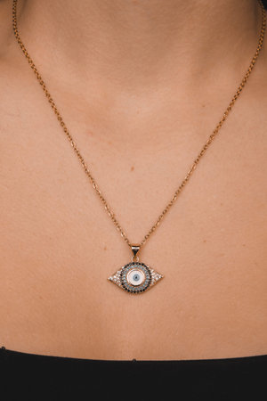 Elegant Gold and Diamond Necklace with Gemstones