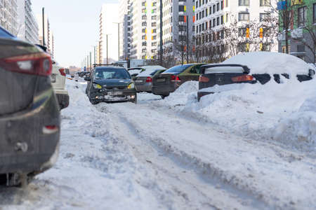 Moscow. Russia. Snowfall in February. Driveways in yards after a snowfall. In the city after a snowfall, wheel ruts. The consequences after a historic snowfall.のeditorial素材