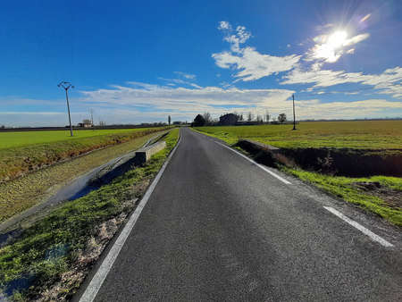 A road is a linear way for the conveyance of traffic that typically has an improved surface for use by vehicles (motorized and non-motorized) and pedestrians. Unlike streets, the primary function of roads is transportation.の写真素材