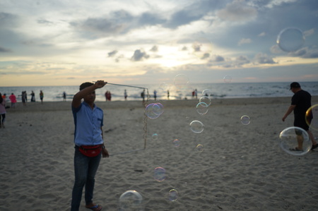 Soap bubbles on the beachのeditorial素材