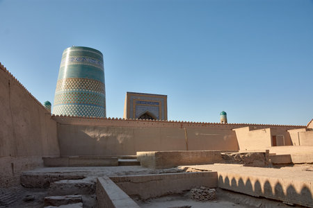 Kalta Minor Minaret, a masterpiece of Islamic architecture in the historic city of Khiva, Uzbekistan. Located on the ancient Silk Road, the minaret stands out with its vibrant turquoise tiles and intricate patterns, symbolizing the rich cultural and religious heritage of the region. Built in the 19th century, the Kalta Minor was intended to be the tallest minaret in Central Asia, although it was never completed.の写真素材