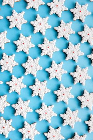 Gingerbread in the form of snowflakes on a blue background.