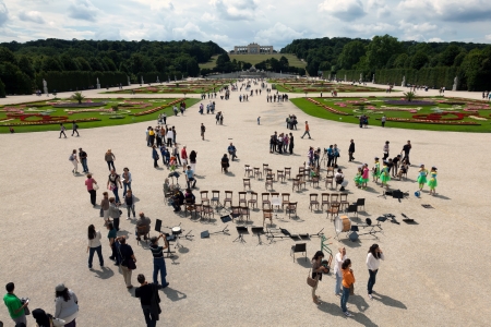 View of the Great Parterre on to the Gloriette in the  Schonbrunn Palace Parkのeditorial素材