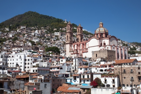 Taxco is a small city located in the Mexican state of Guerrero  The city is heavily associated with silver, and this reputation, along with the citys picturesque homes and surrounding landscapes have made tourism the main economic activityの写真素材