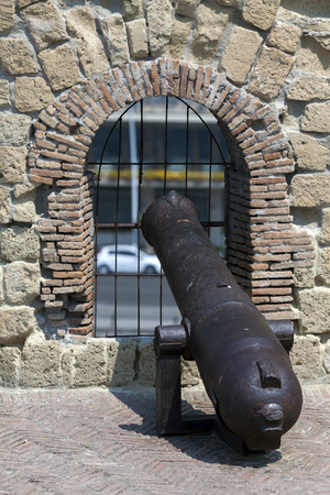 Cannons of the Castel dell'Ovo in Naples, Italy. During the Italian Wars, in the Neapolitan Republic of 1799 the castle guns were used by rebels to deter the philo-Bourbon population of the city.のeditorial素材
