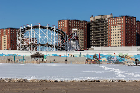 BROOKLYN, NY - JANUARY 24 2016: Coney Island beach after the blizzard of 2016 when New York saw its second-highest snowfall since records began in 1869.のeditorial素材