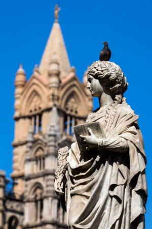 Statue of the Saint Olivia of Palermo, a Christian virgin martyr who was venerated as a local patron saint of Palermo, Sicily in the Middle Ages. Standing in front of the Palermo's Cathedral.の写真素材