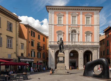 PISA, ITALY - AUGUST 6 2016: Piazza Garibaldi is considered the Pisa's city center. It contains the statue of General Garibaldi and is surrounded by trendy shops, cafes and restaurants.のeditorial素材