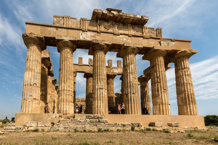Temple E (490-480 BC) in Selinunte, thought to be dedicated to Hera, considered to be one of the finest examples of Doric architecture in Sicily.のeditorial素材