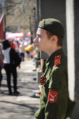 KOVROV, RUSSIA - MAY 9, 2015: Military cadet standing at the monument at the Alley of Heroes in the city of Kovrov in the May 9 Victory Dayのeditorial素材