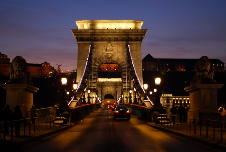 Chain Bridge in Budapest at nightの写真素材
