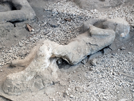 Casualty of disaster in Pompeii, dead body covered with dustのeditorial素材