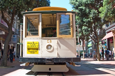 SAN FRANCISCO  CIRCA JUNE 09: Cable car tram circa June 09 in San Francisco, USA. The San Francisco cable car system is world last permanently operational manually operated cable car system.のeditorial素材