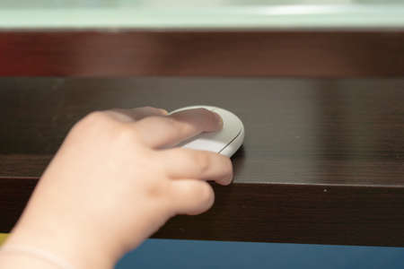 kid hand use mouse computerの写真素材