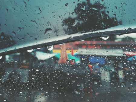 Raindrop on windowの素材