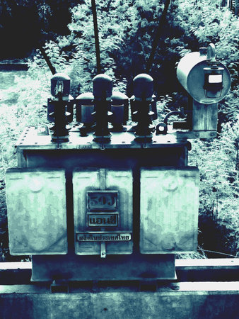 High voltageの素材