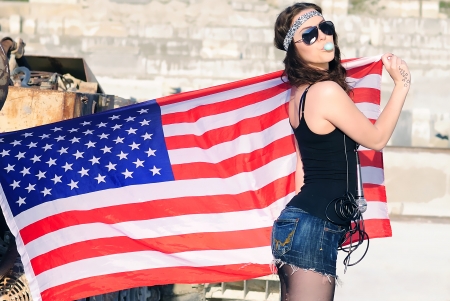 bright girl amongst stone captive with american flag
の写真素材
