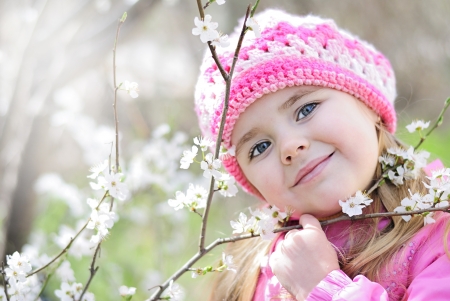 beautiful little girl near a flowering tree
の写真素材