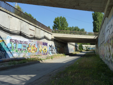 Avenue of graffiti - graffiti on embankment walls in the city of Volgogradのeditorial素材