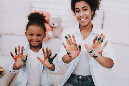 Drawing Painter with Mother. Mulatto with Mother. Painter with Mother. Gouache in Hand. Smile and Happy Mother and Girl. Relax for Mother and Girl. Parent with Good Girl. Helping and Beautiful Day.の写真素材