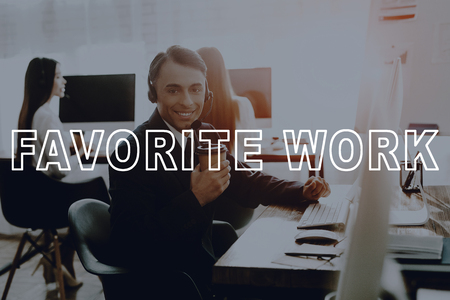 Caucasian Man. Call Centre. Favorite Work. Man Operator. Call Centre Workpalce. Office Workplace. Smiling Office Employee. Professional Operator. Young Man Agent. Customer Service . Man Drink Coffee.の写真素材