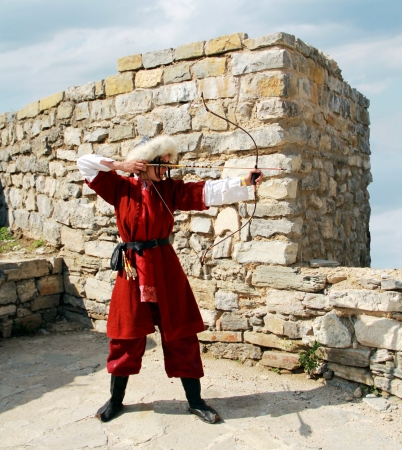 Beautiful young girl with bow and arrows in medieval costumeの写真素材