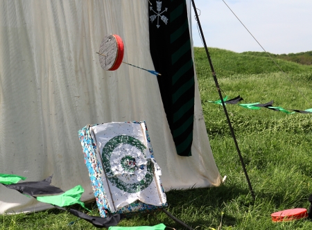 KHOTYN - MAY 10: Archers shooting during Festival Medieval Khotyn on May 10, 2013, Ukraineのeditorial素材