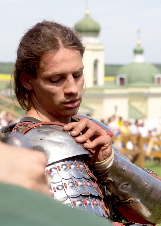 KHOTYN - MAY 10: Unidentified knight during Festival Medieval Khotyn on May 10, 2013, Ukraineのeditorial素材