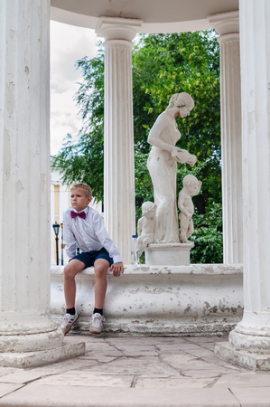 Boy in bow tie, sitting on the edge of the fountain in the old rotundaのeditorial素材