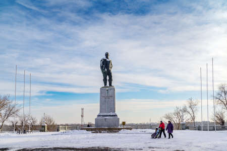 Orenburg, Russia - December, 07, 2021: Winter cityscape. Monument to Valery Chkalov on Naberezhnaya streetのeditorial素材