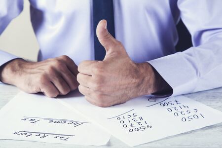 man hand thumb on the office desk