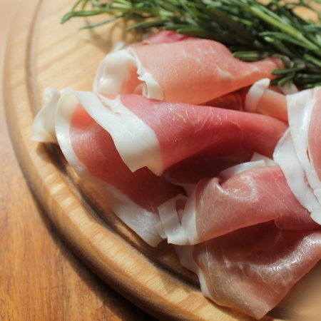 slices of ham on a cutting boardの写真素材
