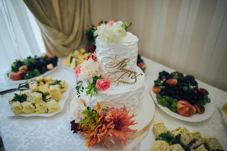 Candy Bar. Delicious sweet buffet with cupcakes. Sweet holiday bの写真素材
