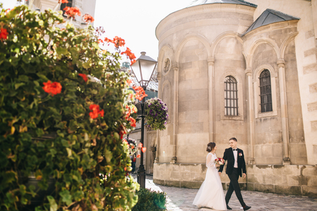 wedding couple  posing in cityの写真素材