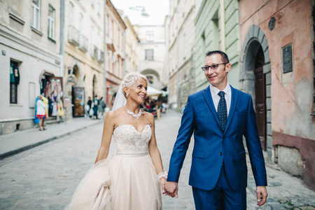 wedding couple  posing in cityの写真素材