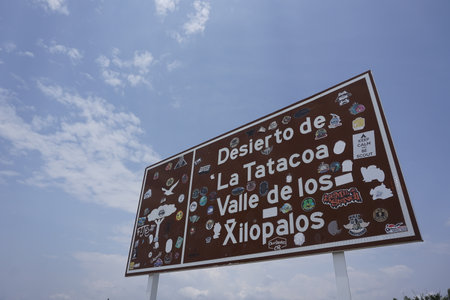 Sign leading to the Tatacoa desert, desierto de la Tatacoa, Valle de los Xilopalos, Xilopalos Valley, Colombia 2020のeditorial素材