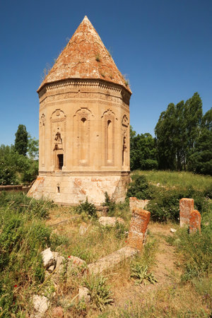 Overgrown trail lined by tombstones leading to the Halime Hatun tomb, grave, mausoleum, Halime Hatun Kの写真素材
