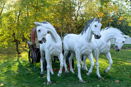 MOSCOW, RUSSIA- 10.16.2022: Sculpture of the three white horses harnessed to a wagon in Kolomensky park.のeditorial素材