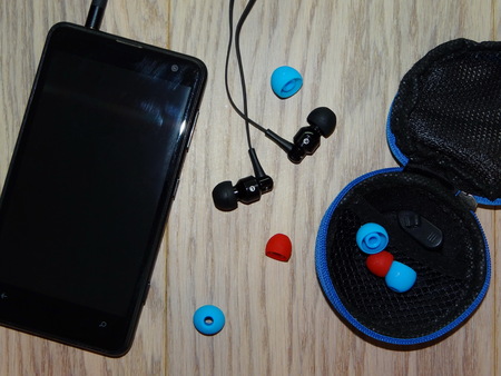 headphones and smartphoneの写真素材
