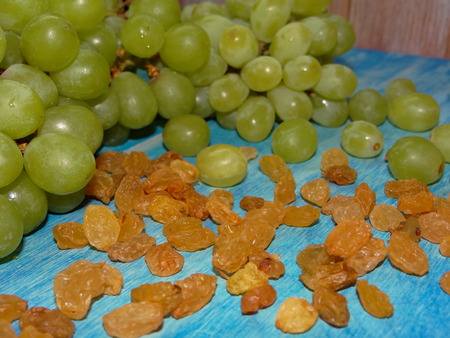 grapes and raisinsの写真素材