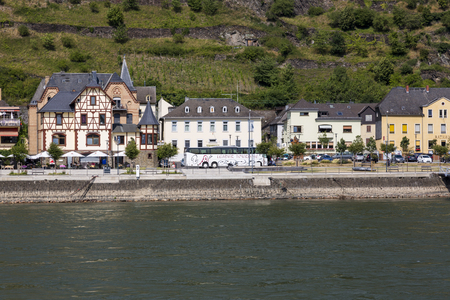 Sankt Goarshausen, Germany - July 07, 2018: View of the township Sankt Goarshausen on the banks of the Rhineのeditorial素材