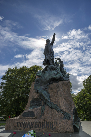 St. Petersburg, Russia - August 13, 2018: Monument to Admiral Makarov in Kronstadt on Anchor Squareのeditorial素材